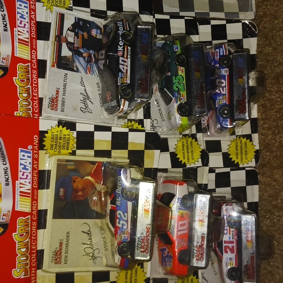 Lot of 9 Diecast 1/64 scale Nascar Legends - Picture 3 of 7